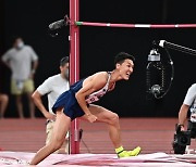 육상 남자 높이뛰기 결승전, 환호하는 우상혁