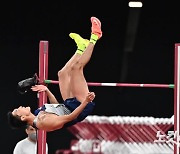 남자 높이뛰기 결승, 2m35 한국 신기록 넘는 우상혁