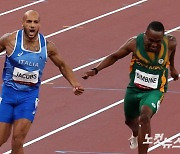 남자 육상 100m, 결승선 통과하는 이탈리아 마르셀 제이콥스