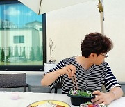'이솔이♥' 박성광, 으리으리 전원주택 마당서 집콕 "매일 점심은 마당에서"