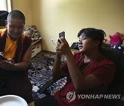 Teen Buddhist Lama