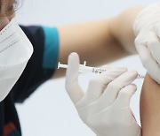 [단독]백화점·대형마트 이어 편의점도 백신 우선접종