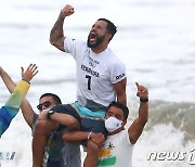'올림픽 신설 종목 서핑 金'..환호하는 브라질 선수