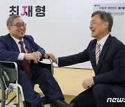 강명훈 변호사와 만난 최재형