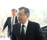 '포르쉐 의혹' 박영수 전 특검, 출석일정 조율 중