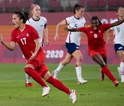'여자축구 최강' 미국, 4강서 캐나다에 덜미.. 20년 만의 패배