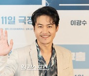 [포토] 김성균,'싱크홀' 극장에서 만나요