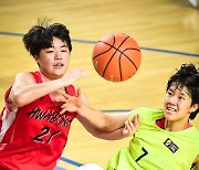 [JB포토] 종별선수권, 화봉고 정예연-온양여고 백지원 '루즈볼 경쟁'