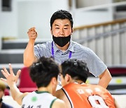 [JB포토] 종별선수권, 작전 지시하는 건국대 문혁주 코치