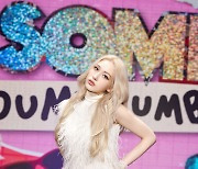 Jeon Somi returns bold and blonde in 'Dumb Dumb'