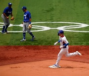 Korea starts to look like reigning champion with 11-1 win