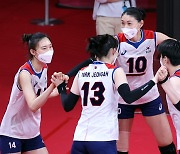동료들 응원하는 여자 배구대표팀