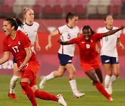 '세계 최강' 미국 여자축구, 4강서 캐나다에 덜미..호주와 동메달 결정전