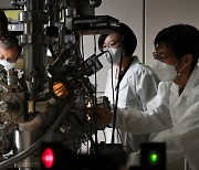 박막시료 물성 측정하는 한국표준과학연구원 소재융합측정연구소 첨단오페란도분석팀