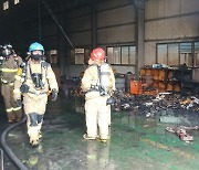 부산 녹산산단 공장서 불..인근 공장도 태워
