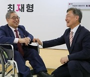 "윤석열 독주 막아라".. 최재형, 출마 선언 후 보폭 넓히기 나선다