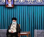 이란 새대통령 "제재 해제 노력하지만, 외국에 얽매이지 않을것"