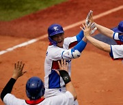 Korea to face old rival Japan in baseball semifinals