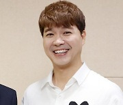 "박수홍, 이중적 악마 모습"..김용호 "방송 하차하라"