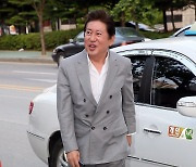 김용건 고소인 측 변호인 "엉뚱한 인물 신상 나돌아.. 2차 가해 지양돼야"