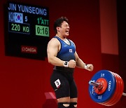 [도쿄 올림픽] 진윤성, 남자 역도 결선 6위..합계 400kg  