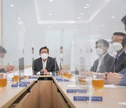 박형준 부산시장,  서부산권 2집무실에서 첫 현장 회의