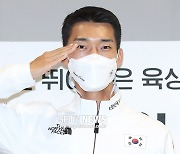 [포토S] '한국 육상 희망' 우상혁, '충성! 즐겁게 뛰고 왔습니다!'
