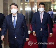 하루 103개 의원실 신고식 尹, 국회 방역수칙 위반 논란
