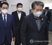 "北 일방요청·제재 논의 아냐"..정부, 박지원 발언 수습 나서