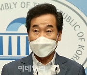 [포토]이낙연, "서울공항 이전해 청년·신혼부부 전용 단지 등 주택 7만호 공급"