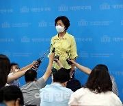 [포토]추미애, 기후공약 발표..'헌법개정·화석연료 감축'