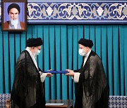 제재 해제냐, 고난의 행군이냐..이란 새 대통령 라이시의 앞길