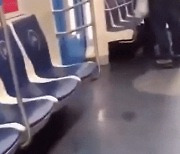 '코로나 시국'에 지하철서 '발작 몰카' 찍은 남성.."마스크 중요성 강조하려던 것"