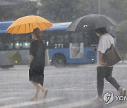 [날씨] 전국 곳곳서 강한 소나기..무더위 계속