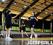 [JB포토] U19 여자농구 대표팀, 하이파이브로 분위기 업