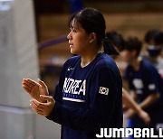 [JB포토] U19 여자농구 대표팀, 선수들에게 박수치는 정민지