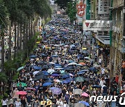 바이든, 미국 체류 홍콩 시민 퇴거 유예 지시.."임시 피난처 제공"