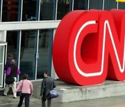 CNN, 직원 3명 해고.."백신 안 맞고 출근해서"