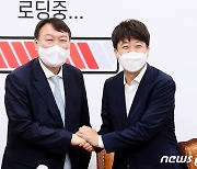 尹측 "봉사활동 보이콧 요구한 적 없어" vs 이준석 "확인했는데"(종합)