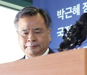 '포르쉐 의혹' 박영수 소환 조사..朴 "경찰 바른 판단 기대"(종합)