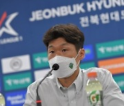 [b11 현장] '전주성 첫 직관' 박지성, "전북 선수 유럽 진출 돕고 싶다"