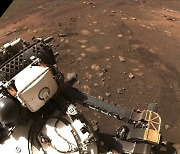화성 탐사 나선 美 로버, 첫 암석 샘플 수집 실패