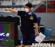 [JB포토] U19 여자농구 월드컵, 선수들을 지시하는 이상훈 코치