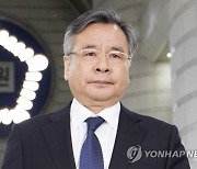 박영수 전 특검 '포르쉐 의혹' 피의자 신분 소환