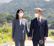 이재명 "김혜경 남편입니다"..'장인 고향' 충주서 데이트사진