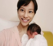 "화장실도 아기 안고"..쥬얼리 출신 조민아, 육아 고충 토로[★SNS]