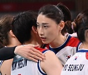 [올림픽포토]김연경, '김희진 고생했어'