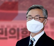 '보디가드' 자처한 최재형 가족들.."집안문제 이재명·윤석열과 차별화"
