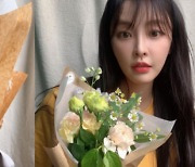 정유미, ♥강타랑 공개연애하더니 이젠 대놓고 럽스타그램? "꽃다발 감사"