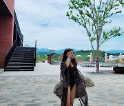 '연매출 25억 사업가♥' 이시영, C사 명품백으로 리조트 휴양지룩 완성 [TEN★]